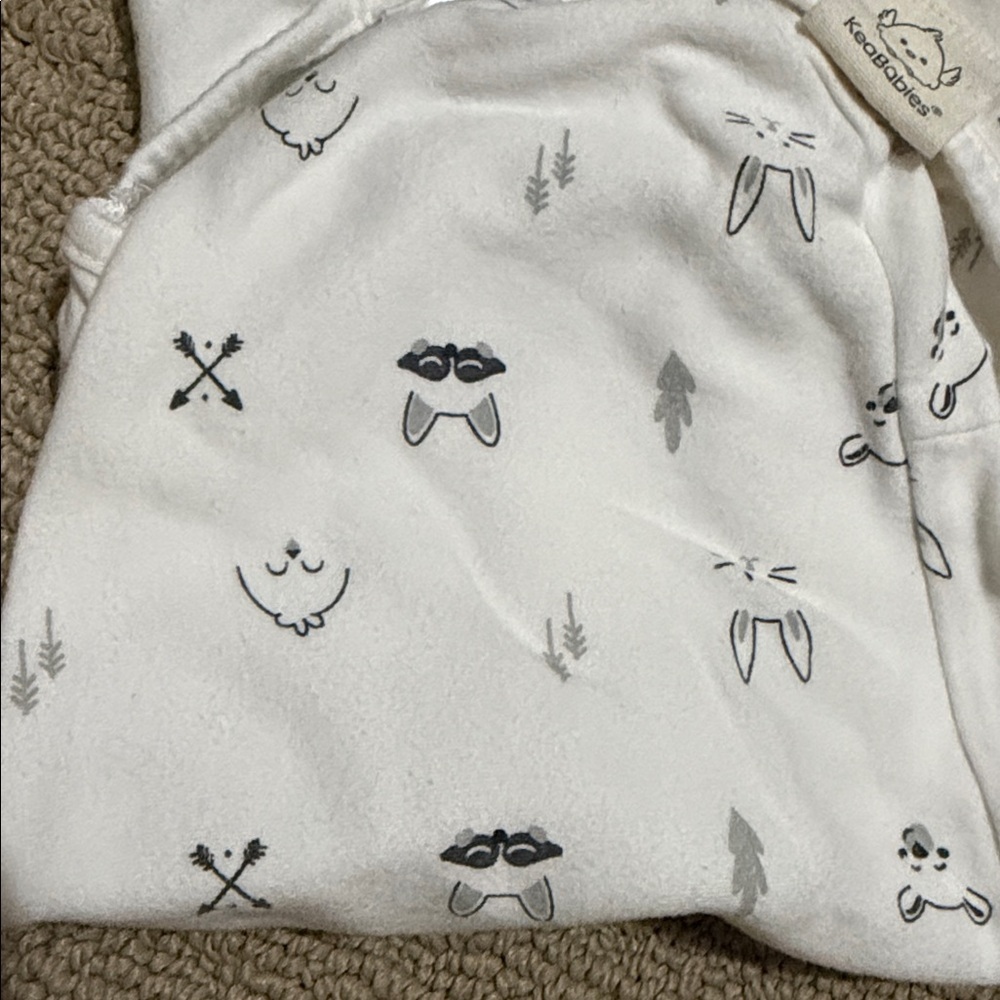 Set of 4 KeaBabies Baby Swaddle Blankets with Fun Patterns.  0-3 Months. - Picture 2 of 8
